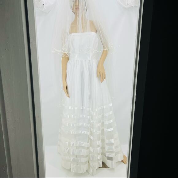 Handmade Strapless White Gown - Picture 2 of 15